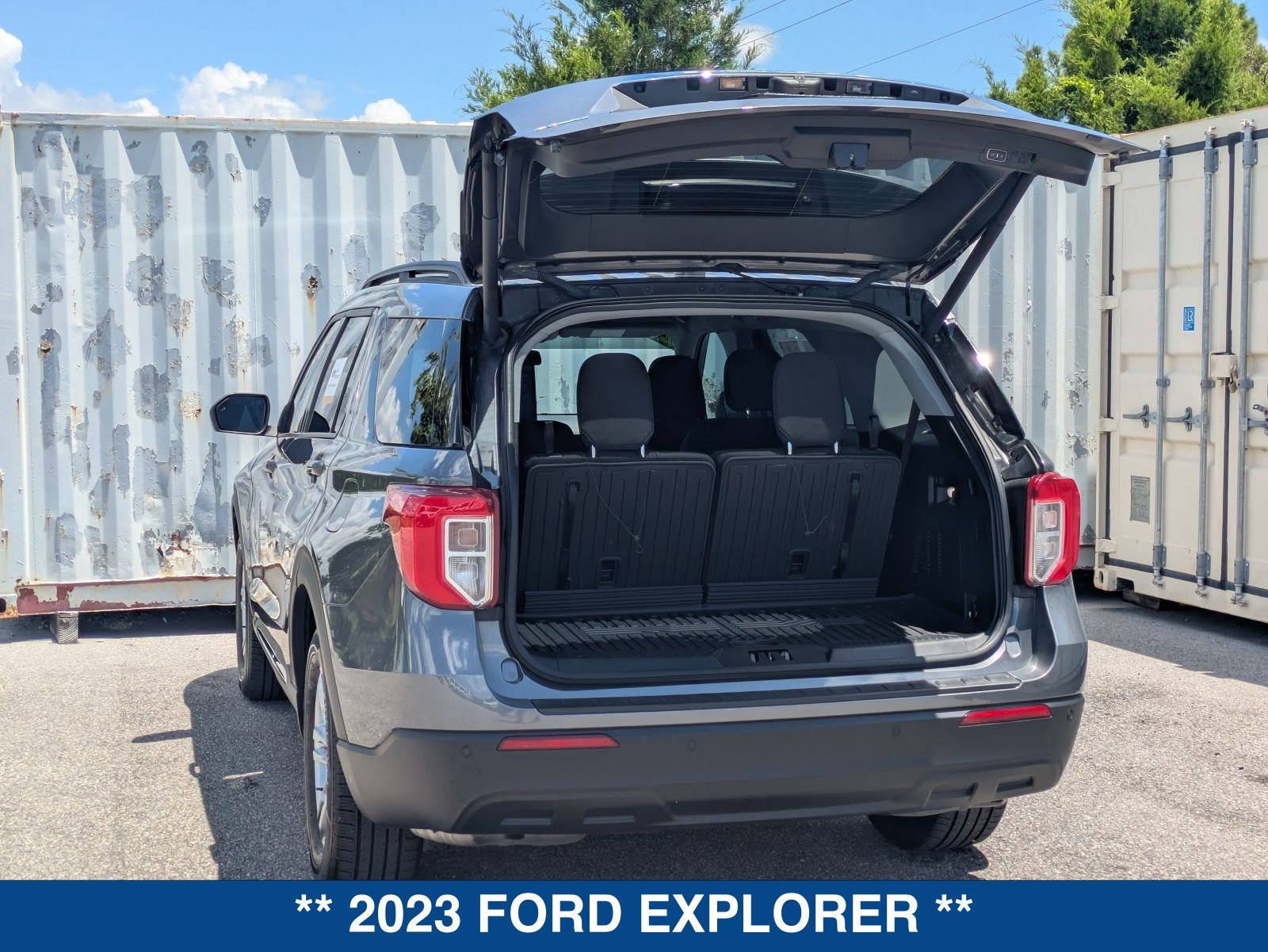 Certified 2023 Ford Explorer XLT RWD image 14