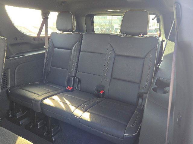 Used 2024 Chevrolet Suburban Premier AWD/4WD image 18