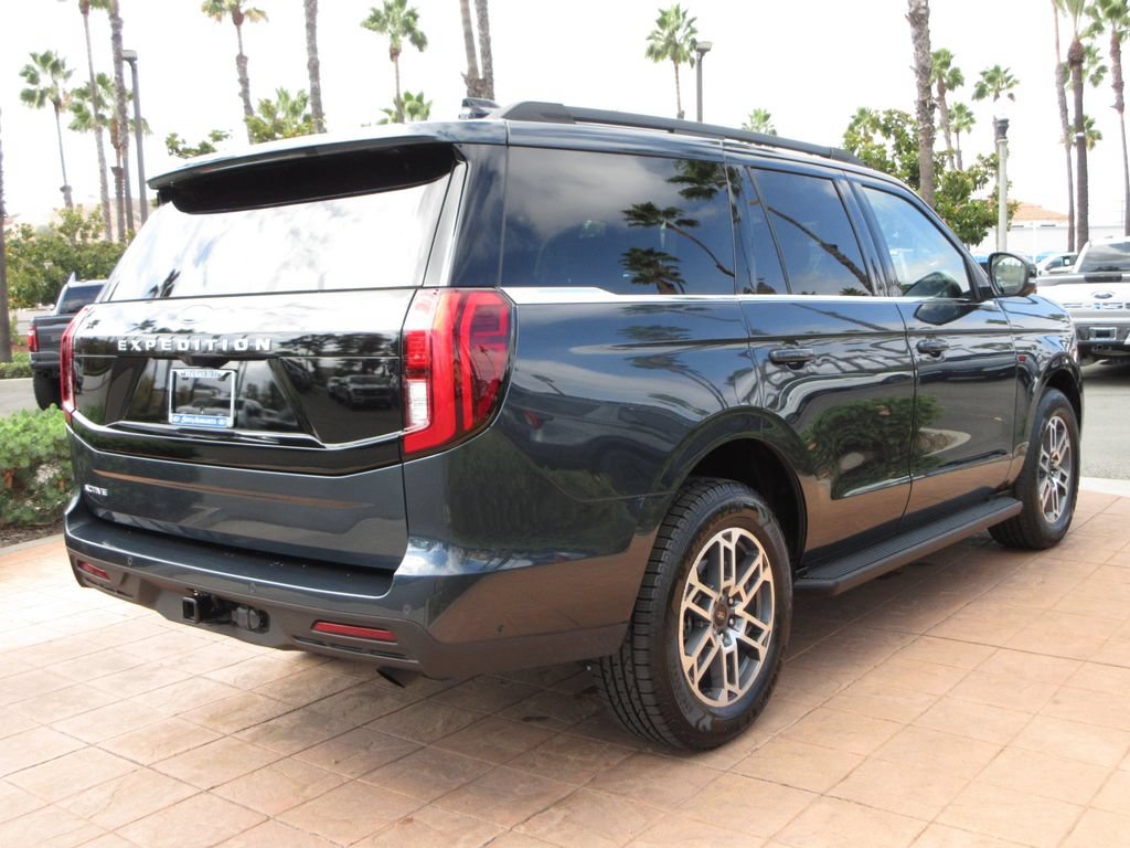 Certified 2025 Ford Expedition Active RWD image 7