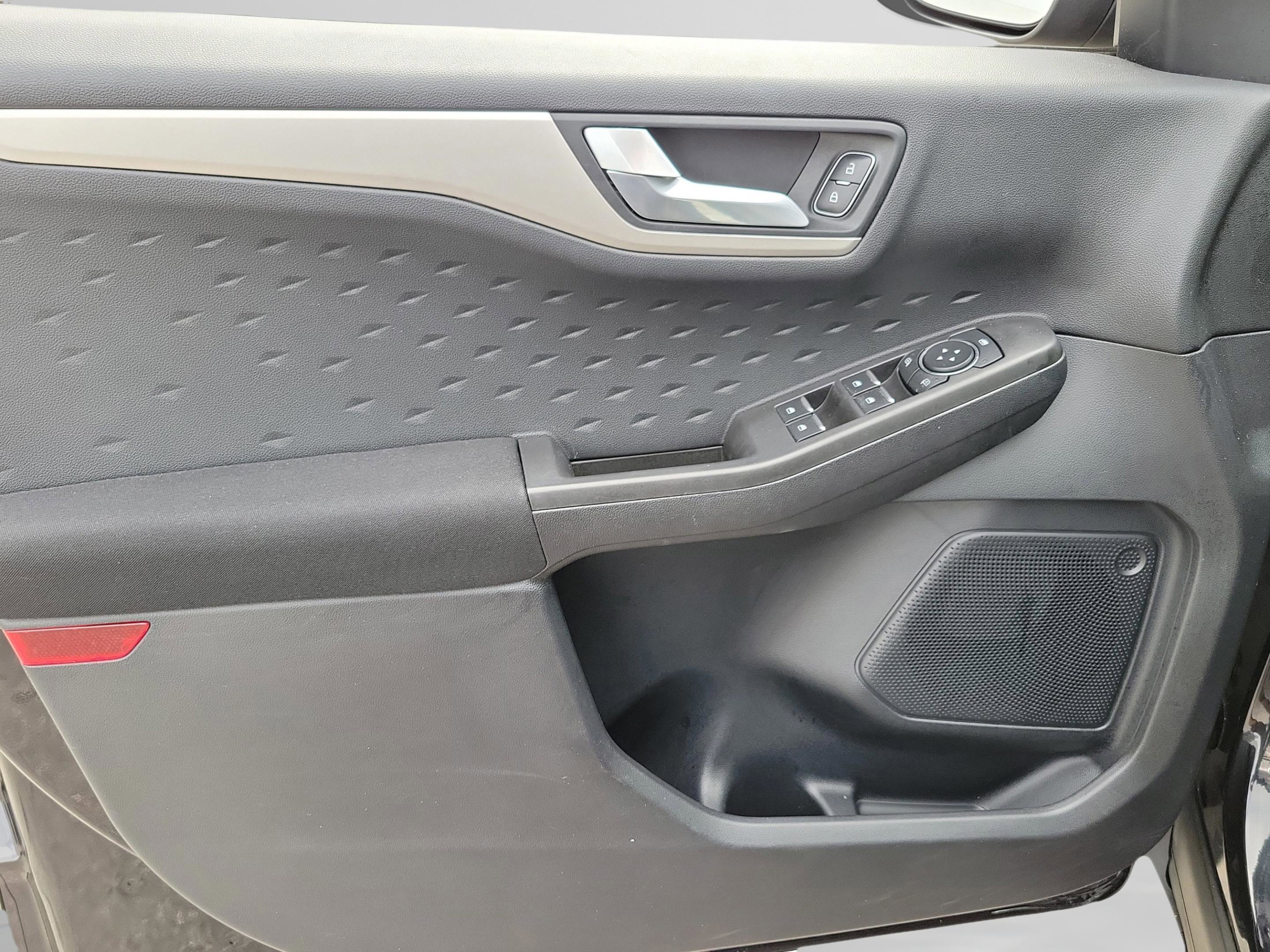 Certified 2020 Ford Escape SE image 26