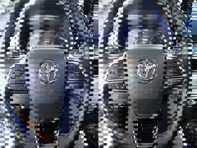 Used 2020 Toyota Highlander XLE image 21