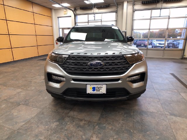 Certified 2023 Ford Explorer XLT w/ Equipment Group 202A AWD/4WD image 2