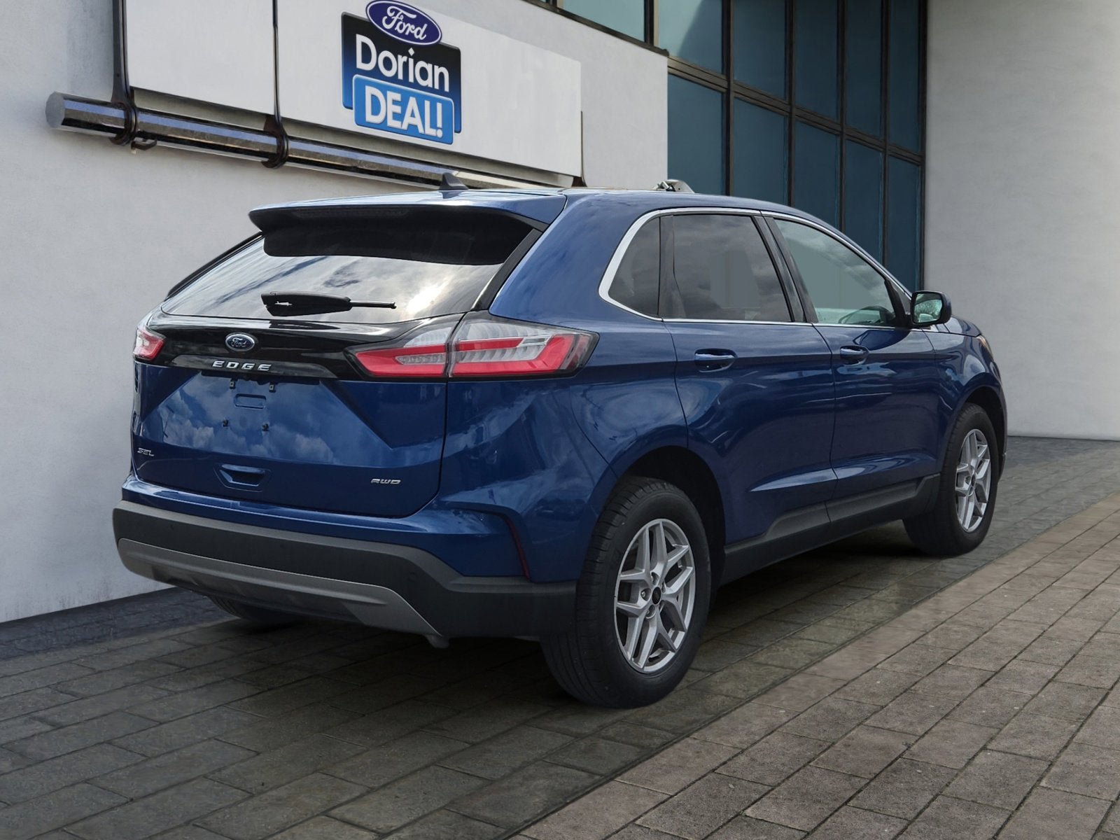 Certified 2024 Ford Edge SEL w/ Convenience Package AWD/4WD image 3