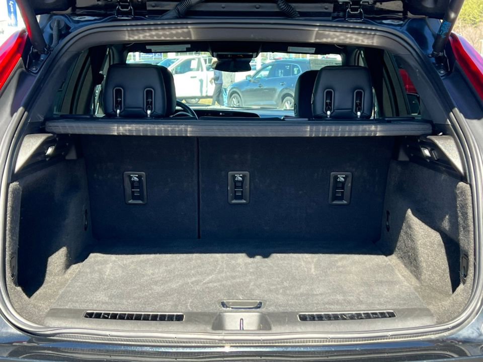 Used 2025 Cadillac XT4 Premium Luxury image 34