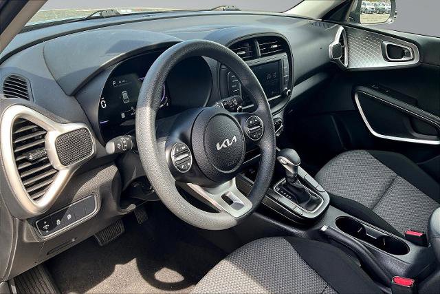 Used 2025 Kia Soul LX w/ LX Technology Package FWD image 14