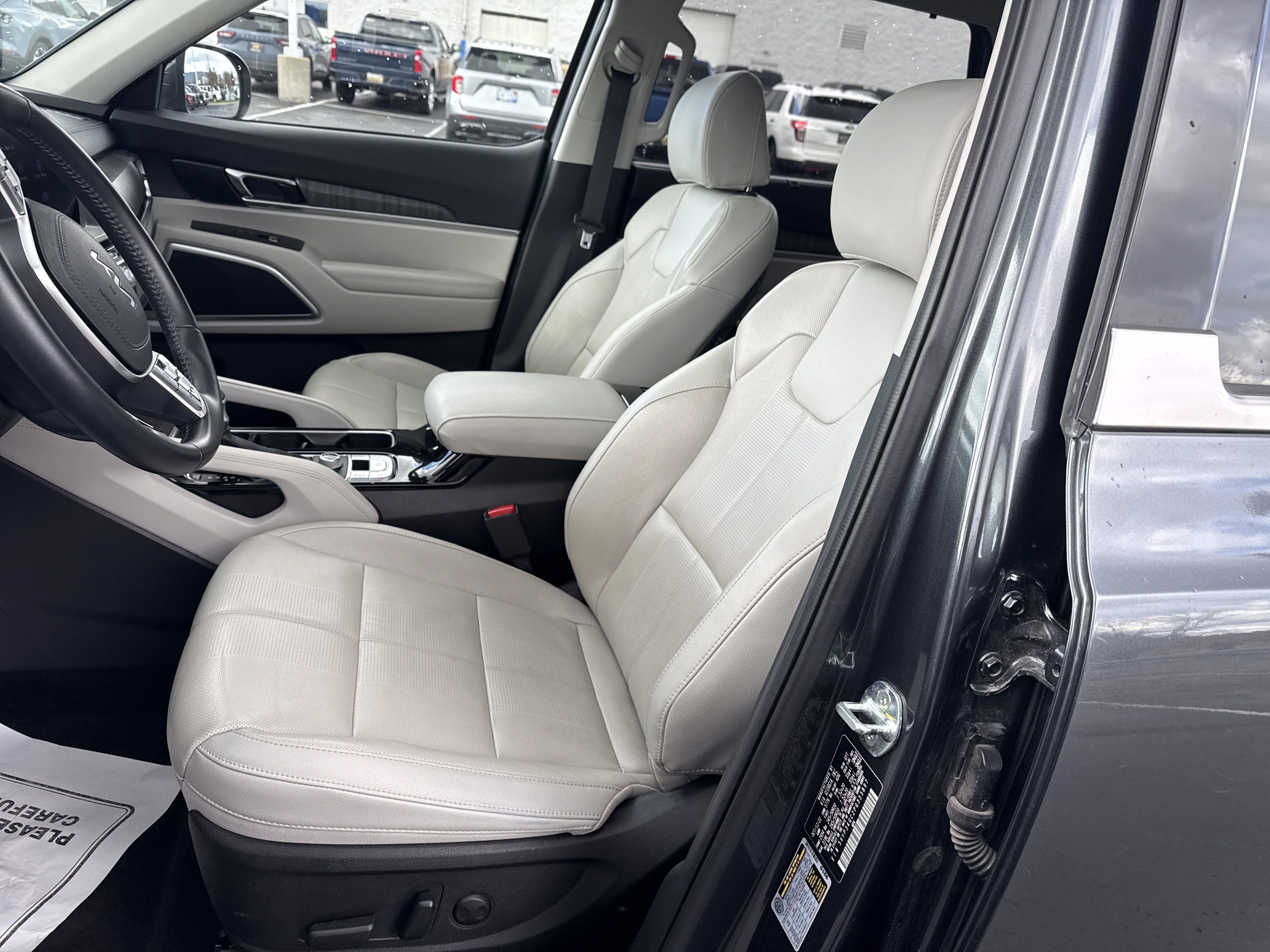 Used 2023 Kia Telluride FWD image 19