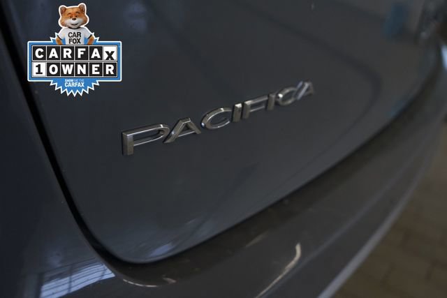 Used 2022 Chrysler Pacifica Touring-L image 5