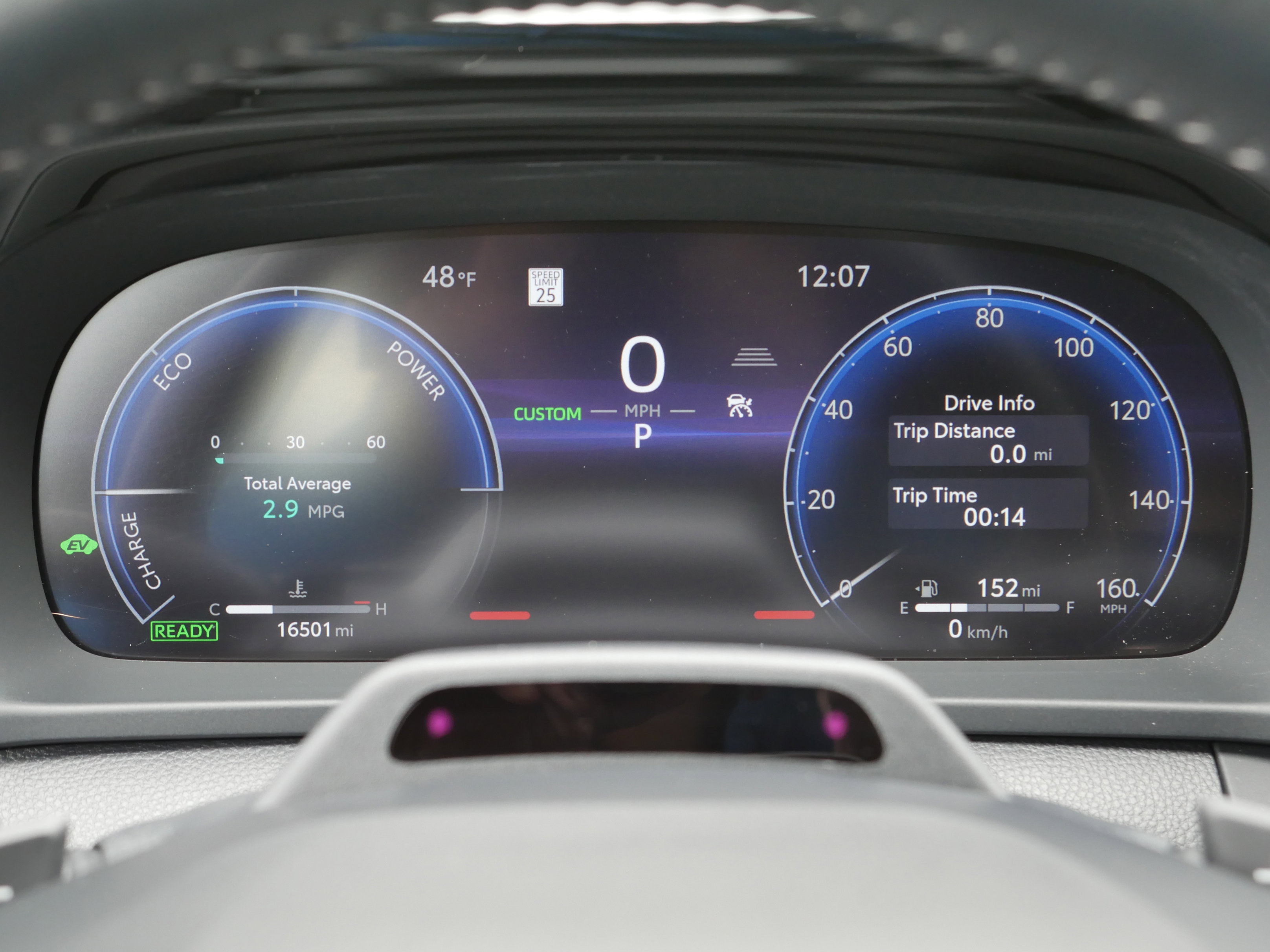 Used 2025 Toyota Crown Signia w/ Advanced Technology Package image 8