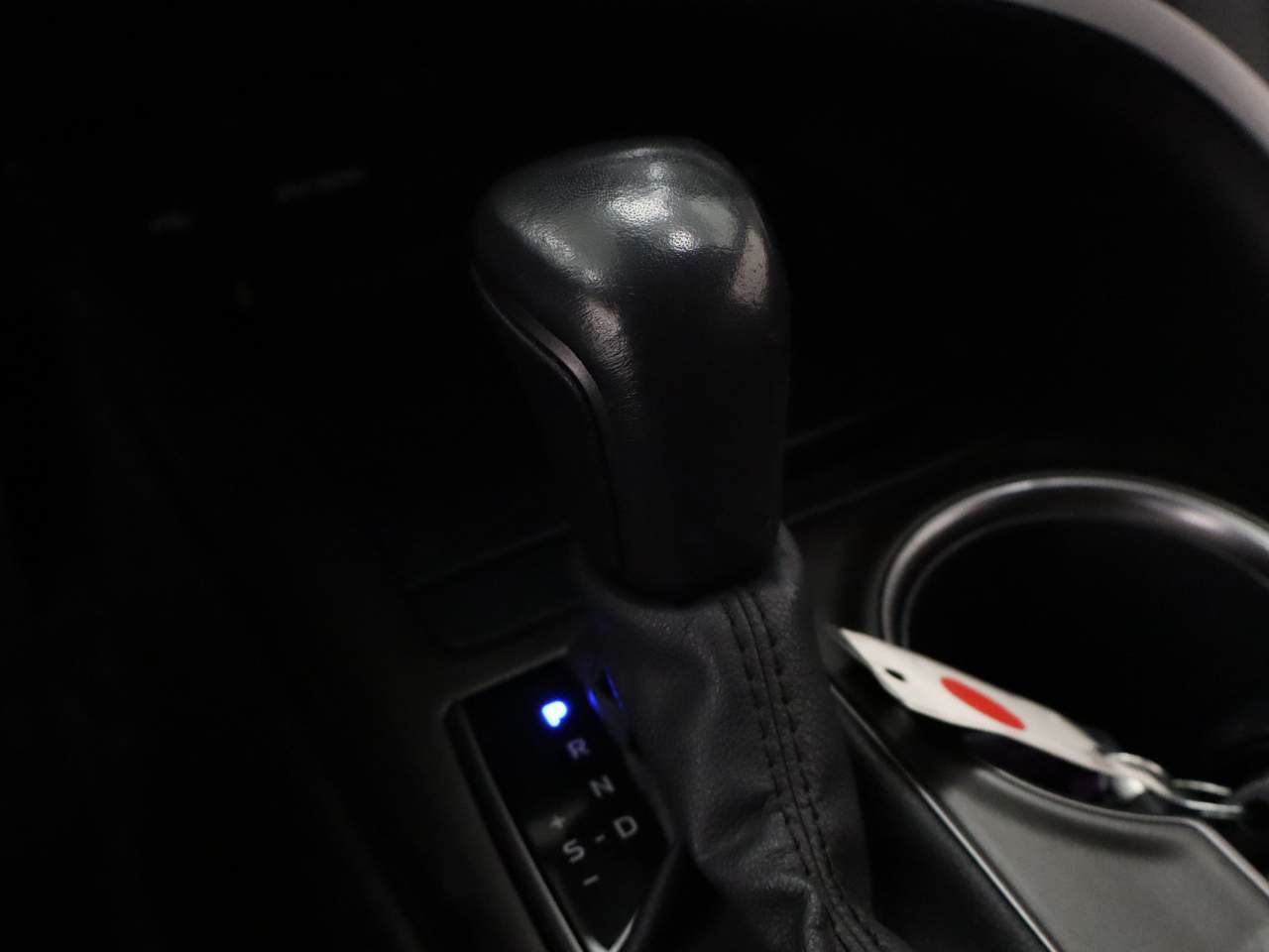 Used 2022 Toyota Camry SE FWD image 9