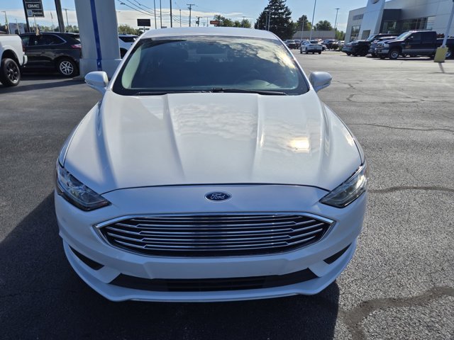 Certified 2017 Ford Fusion SE w/ Fusion SE Technology Package FWD image 3