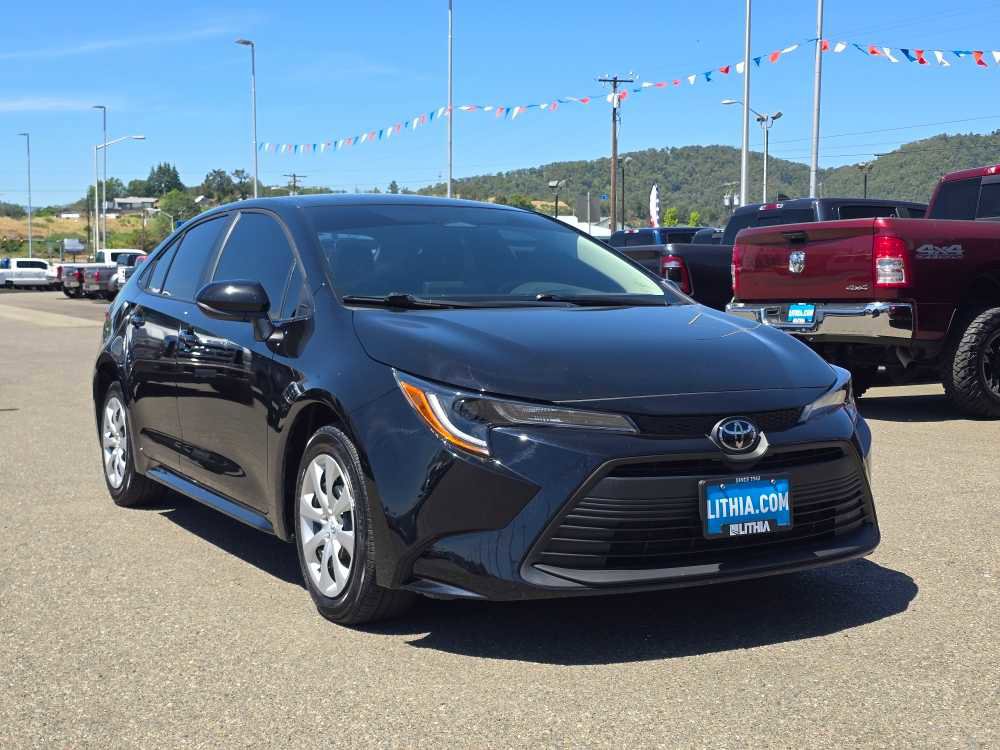 Used 2025 Toyota Corolla LE FWD image 7