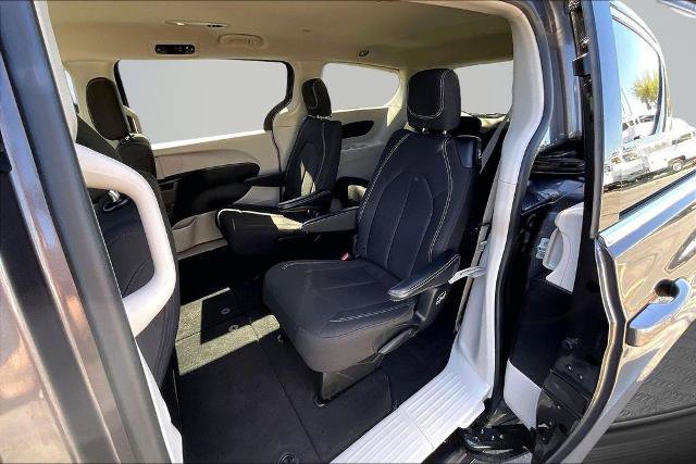 Used 2022 Chrysler Voyager LX FWD image 25