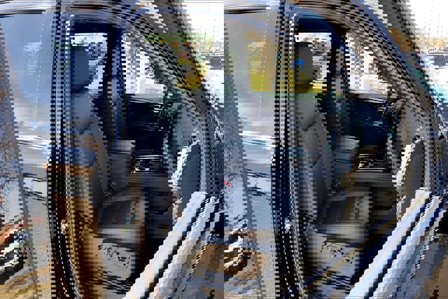 Used 2025 Chevrolet Tahoe Z71 image 9