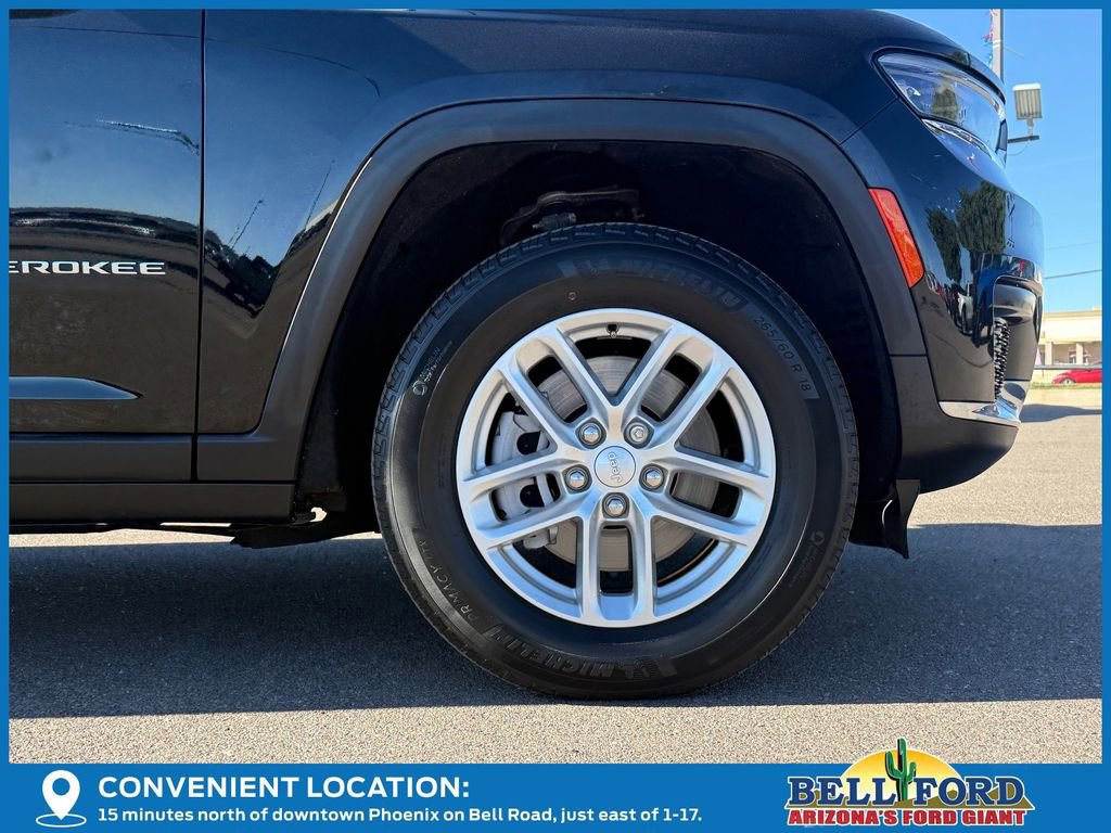 Used 2023 Jeep Grand Cherokee L Laredo image 5