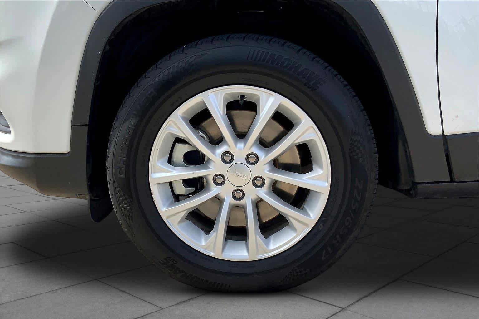 Used 2022 Jeep Cherokee Latitude Lux AWD/4WD image 20