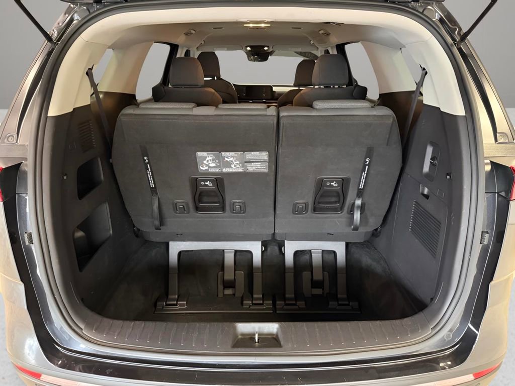 Used 2022 Kia Carnival LX image 28