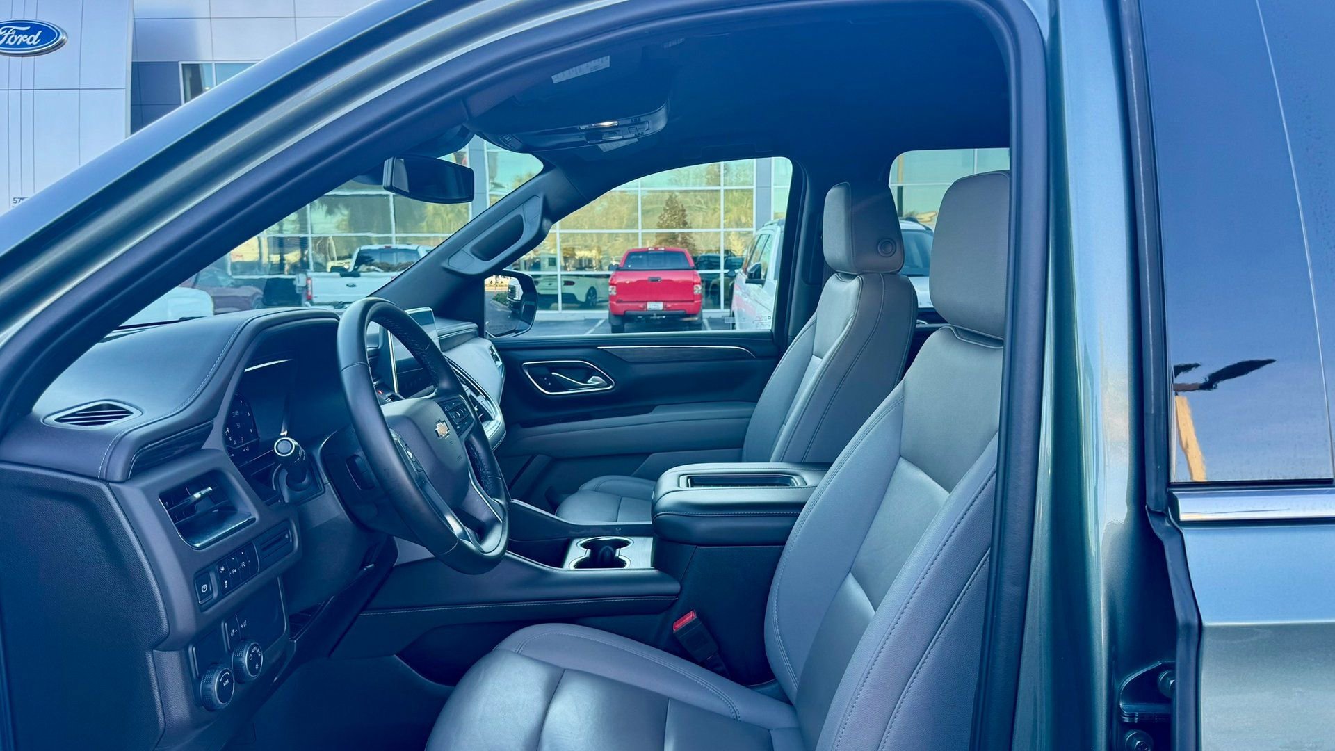 Used 2024 Chevrolet Suburban LT image 20