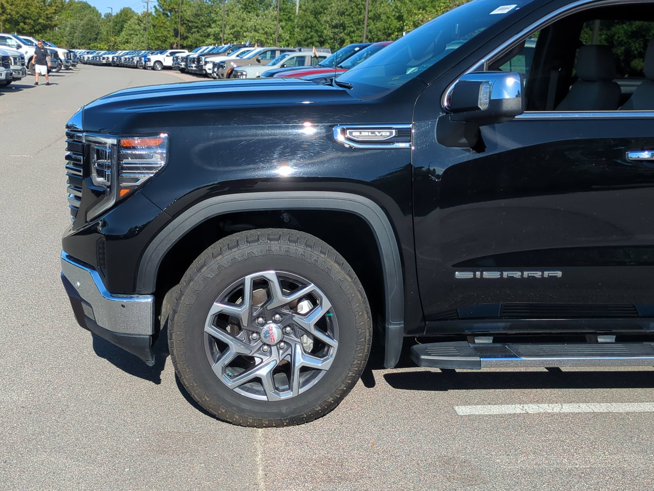 Used 2025 GMC Sierra 1500 SLT w/ SLT Premium Plus Package AWD/4WD image 11