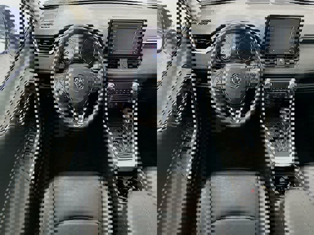 Used 2021 Toyota RAV4 XLE Premium image 13