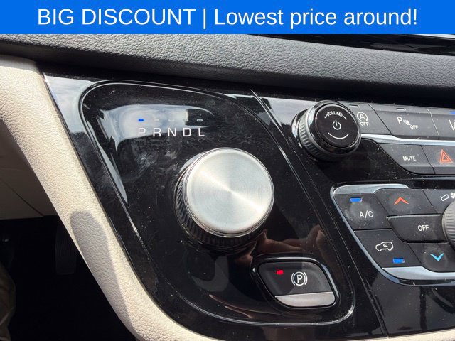 Used 2023 Chrysler Pacifica Touring-L FWD image 38