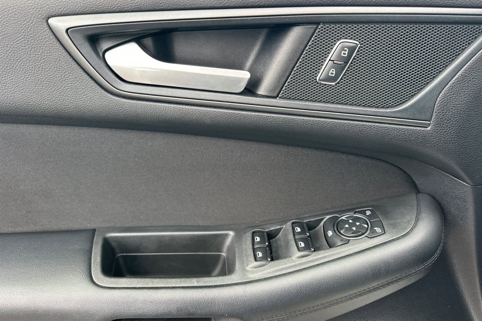 Certified 2019 Ford Edge SE w/ Cargo Accessory Package FWD image 13