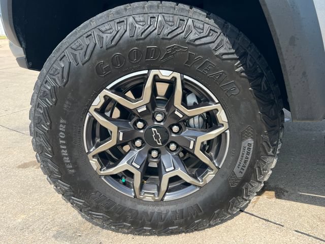 Used 2026 Chevrolet Colorado ZR2 w/ Technology Package AWD/4WD image 19