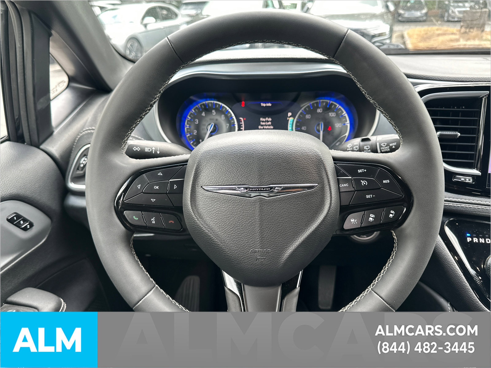 Used 2025 Chrysler Pacifica Limited FWD image 28