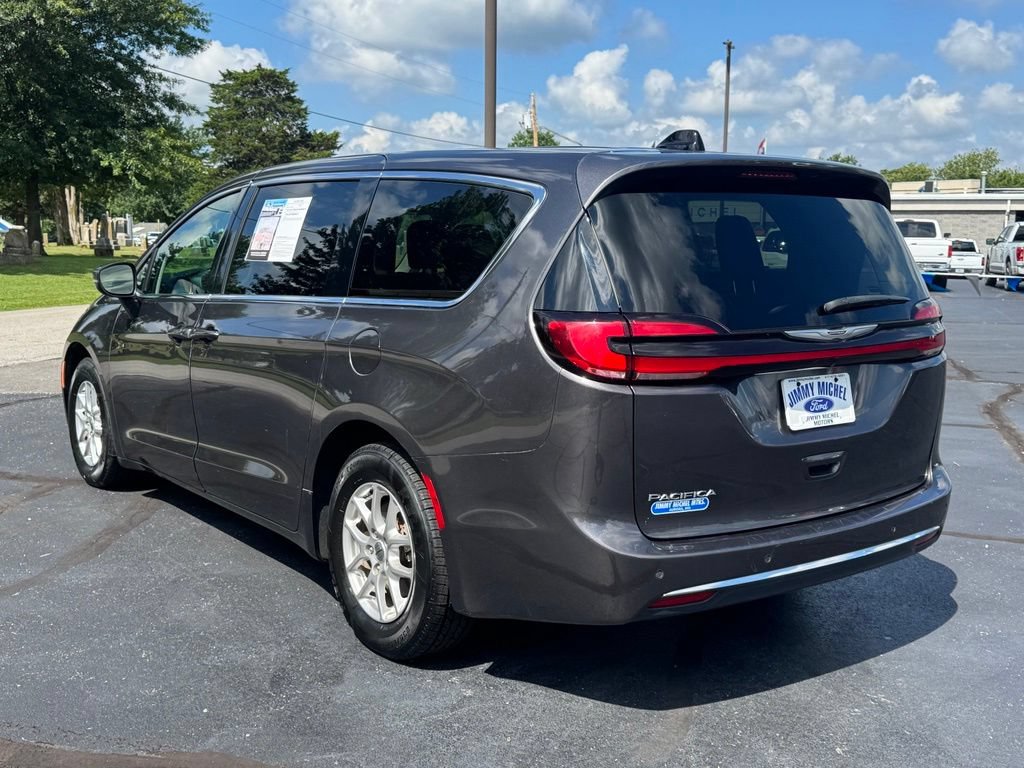 Used 2023 Chrysler Pacifica Touring-L FWD image 27