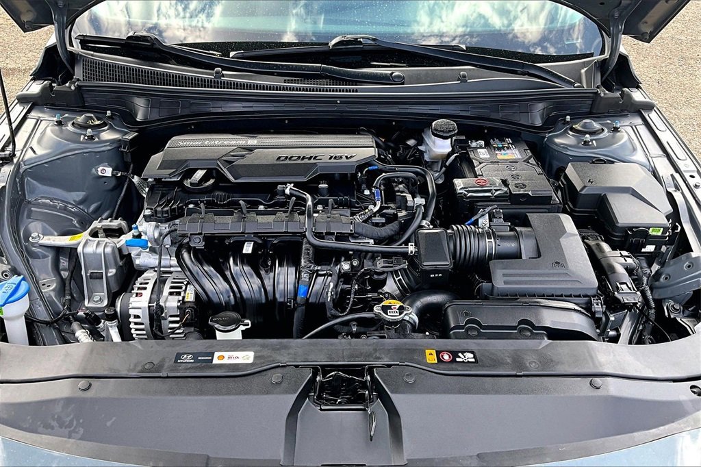 Used 2025 Hyundai Elantra SE w/ Cargo Package image 10