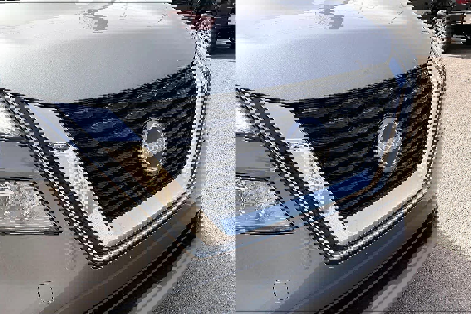 Used 2023 Nissan Rogue SV image 29