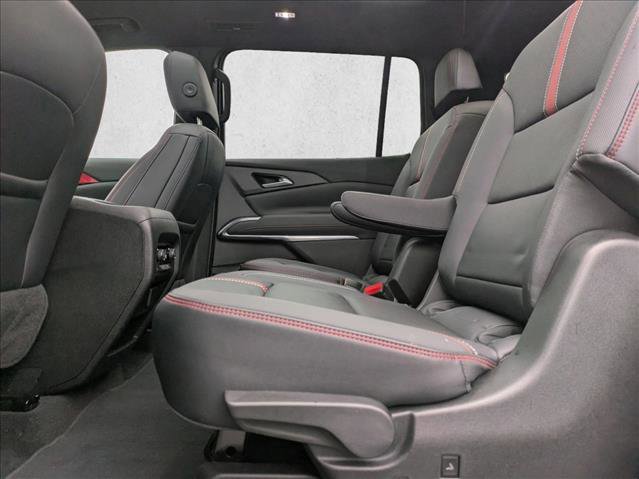 Used 2025 Chevrolet Traverse RS image 19