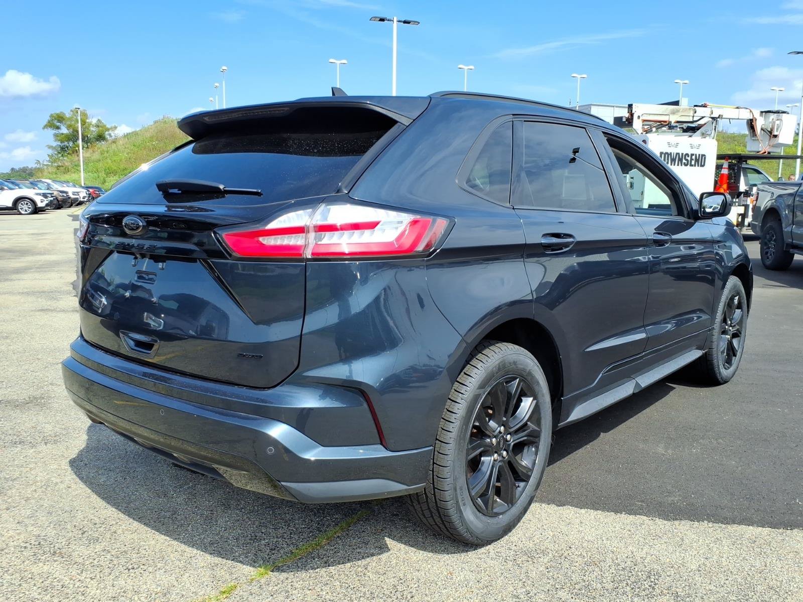 Certified 2023 Ford Edge SE w/ Black Appearance Package AWD/4WD image 2