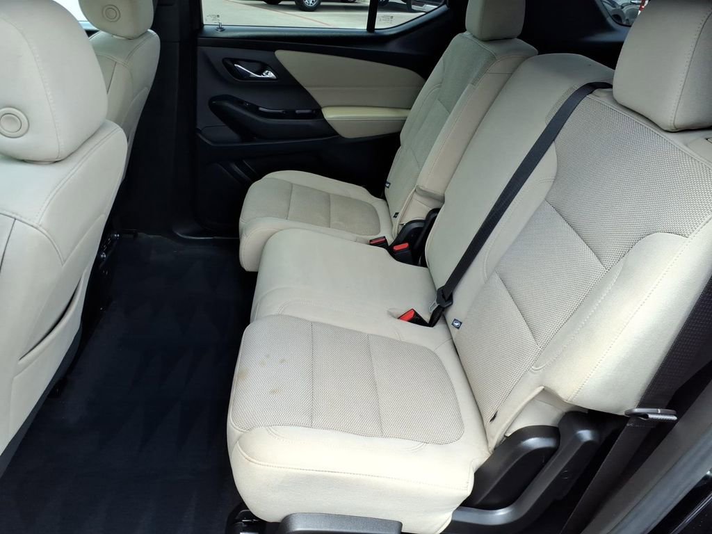 Used 2023 Chevrolet Traverse LS FWD image 12