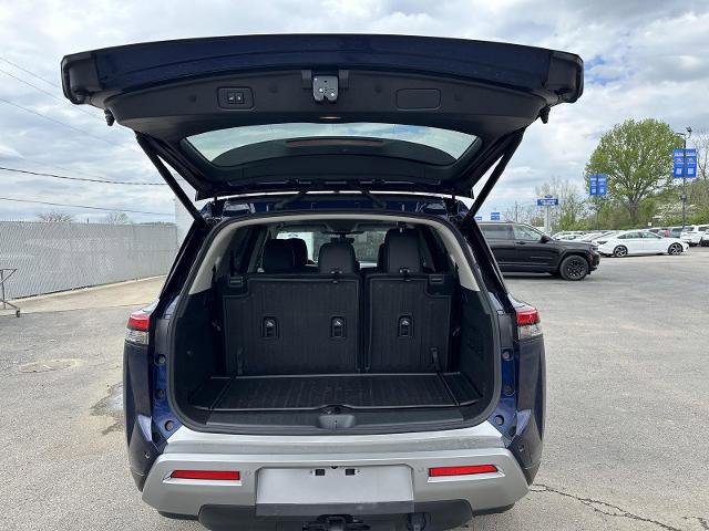 Used 2025 Nissan Pathfinder Platinum w/ Cargo Package FWD image 11