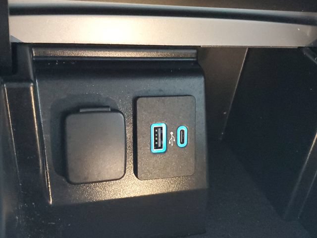 Certified 2021 Ford Explorer XLT w/ Equipment Group 202A AWD/4WD image 28