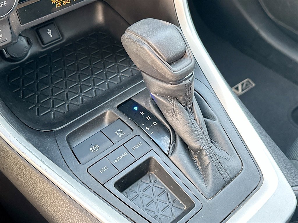 Used 2021 Toyota RAV4 XLE w/ Convenience Package image 22