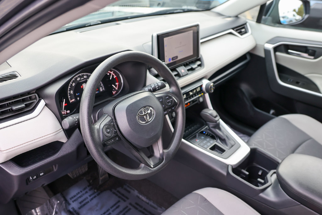 Used 2025 Toyota RAV4 XLE AWD/4WD image 29