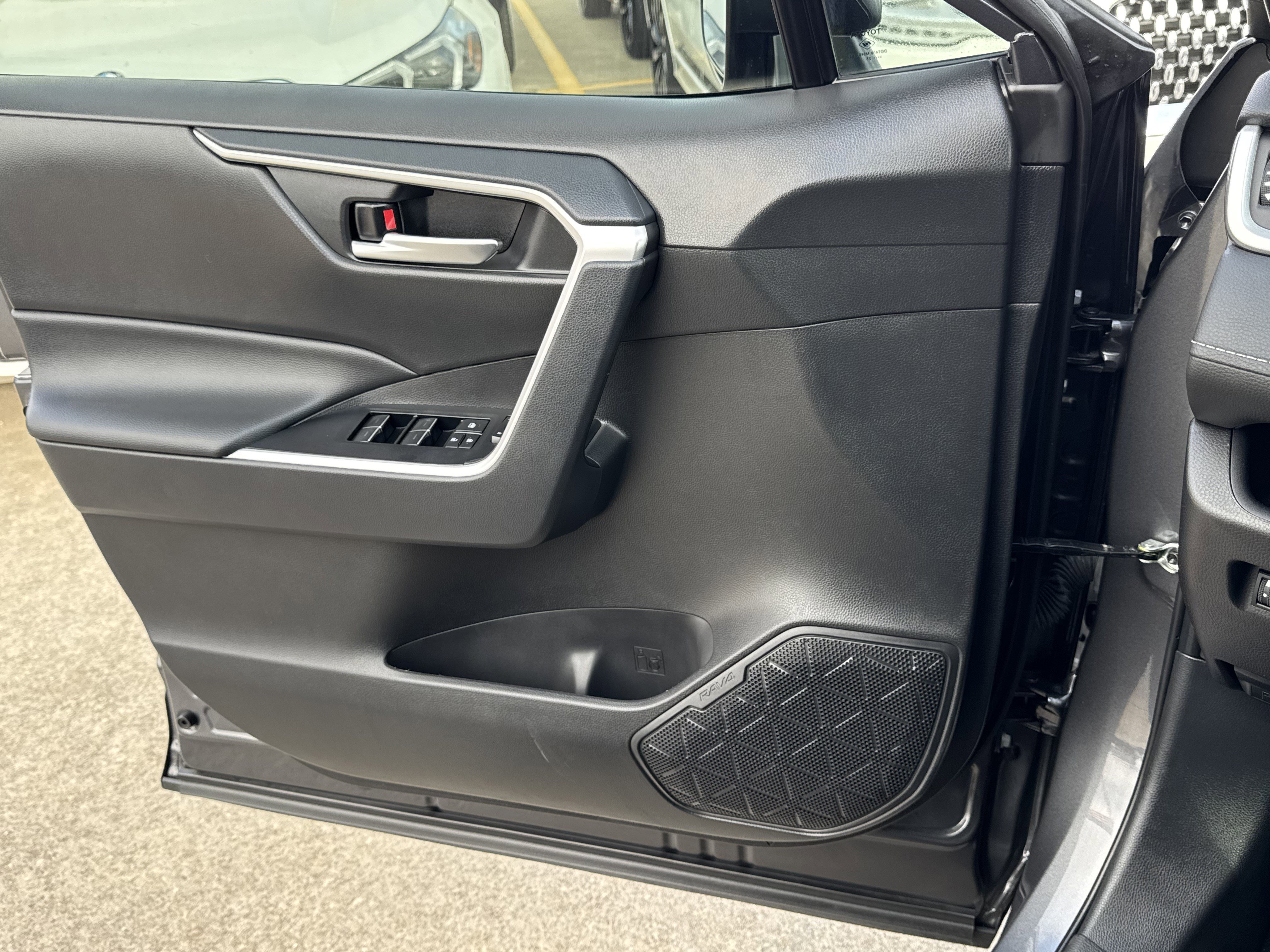 Used 2025 Toyota RAV4 XLE image 23