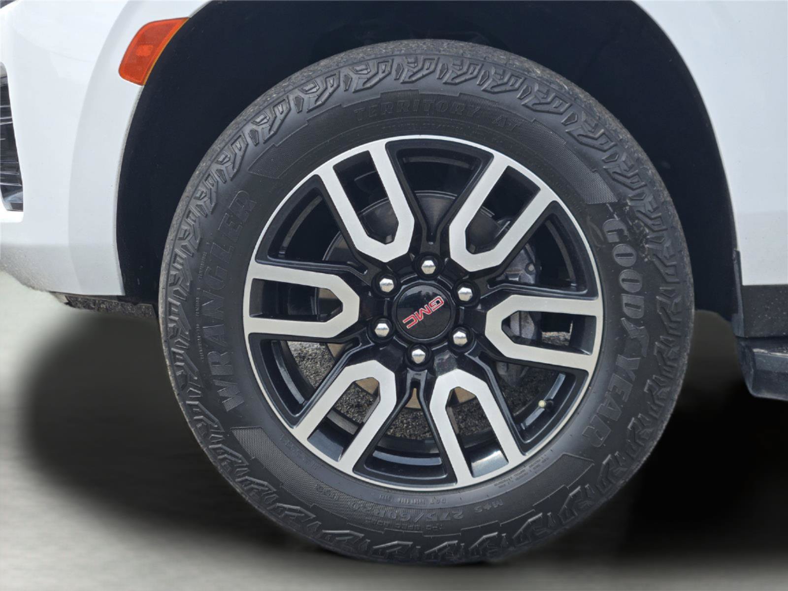 Used 2024 GMC Yukon AT4 w/ Technology Package AWD/4WD image 11