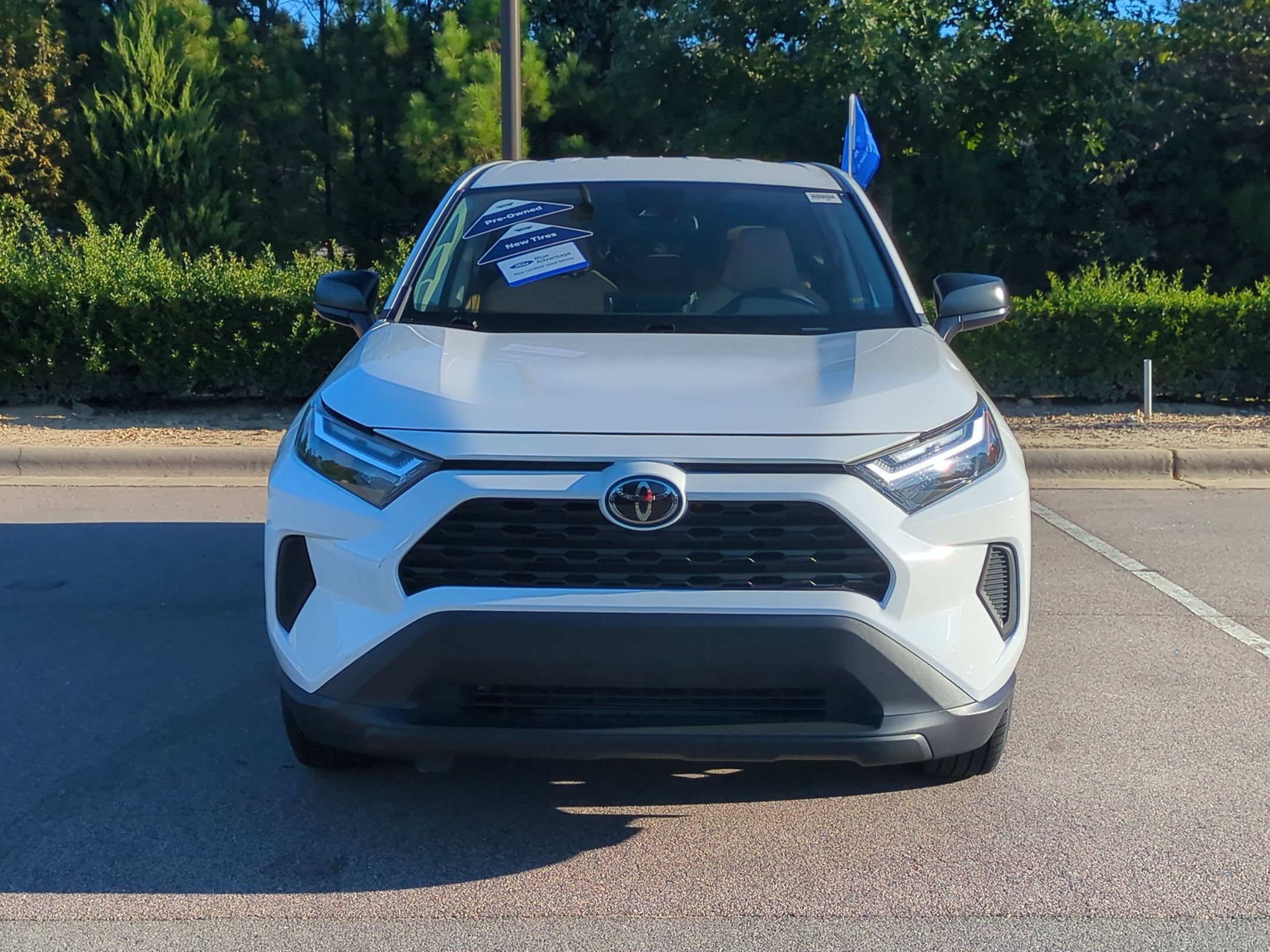 Used 2024 Toyota RAV4 LE FWD image 9