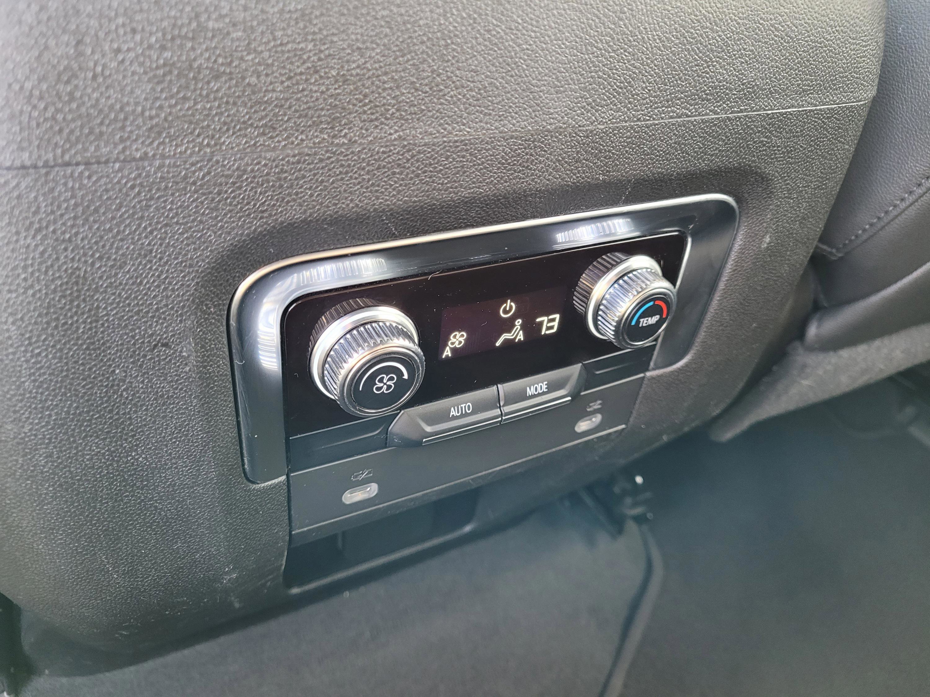 Used 2021 GMC Yukon SLT AWD/4WD image 16