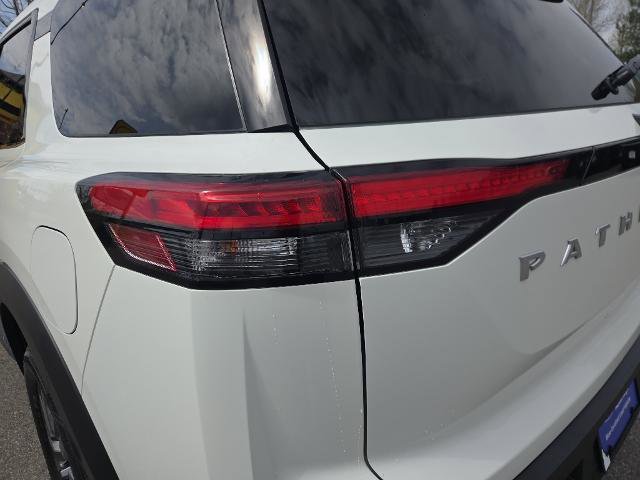 Used 2024 Nissan Pathfinder S AWD/4WD image 7