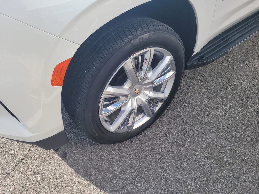 Used 2023 Chevrolet Suburban High Country image 9