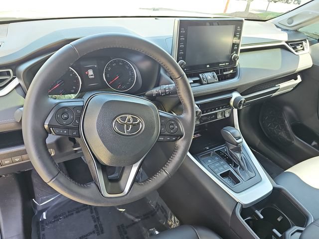 Used 2022 Toyota RAV4 XLE Premium AWD/4WD image 15
