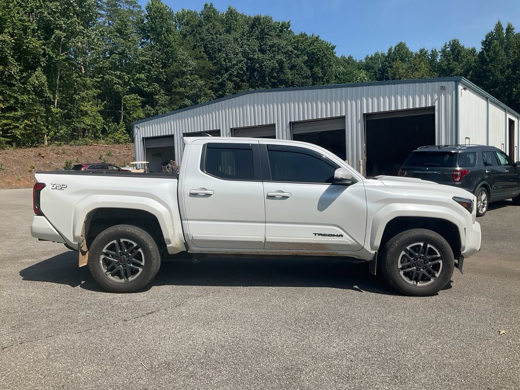 Used 2024 Toyota Tacoma TRD Sport w/ TRD Sport Upgrade Package AWD/4WD image 4