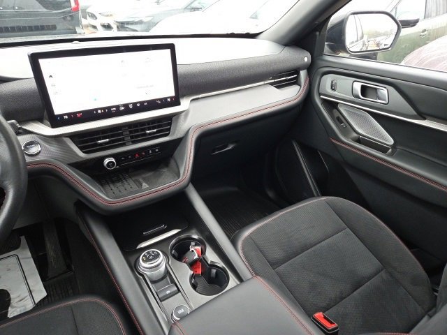 Certified 2025 Ford Explorer ST image 32