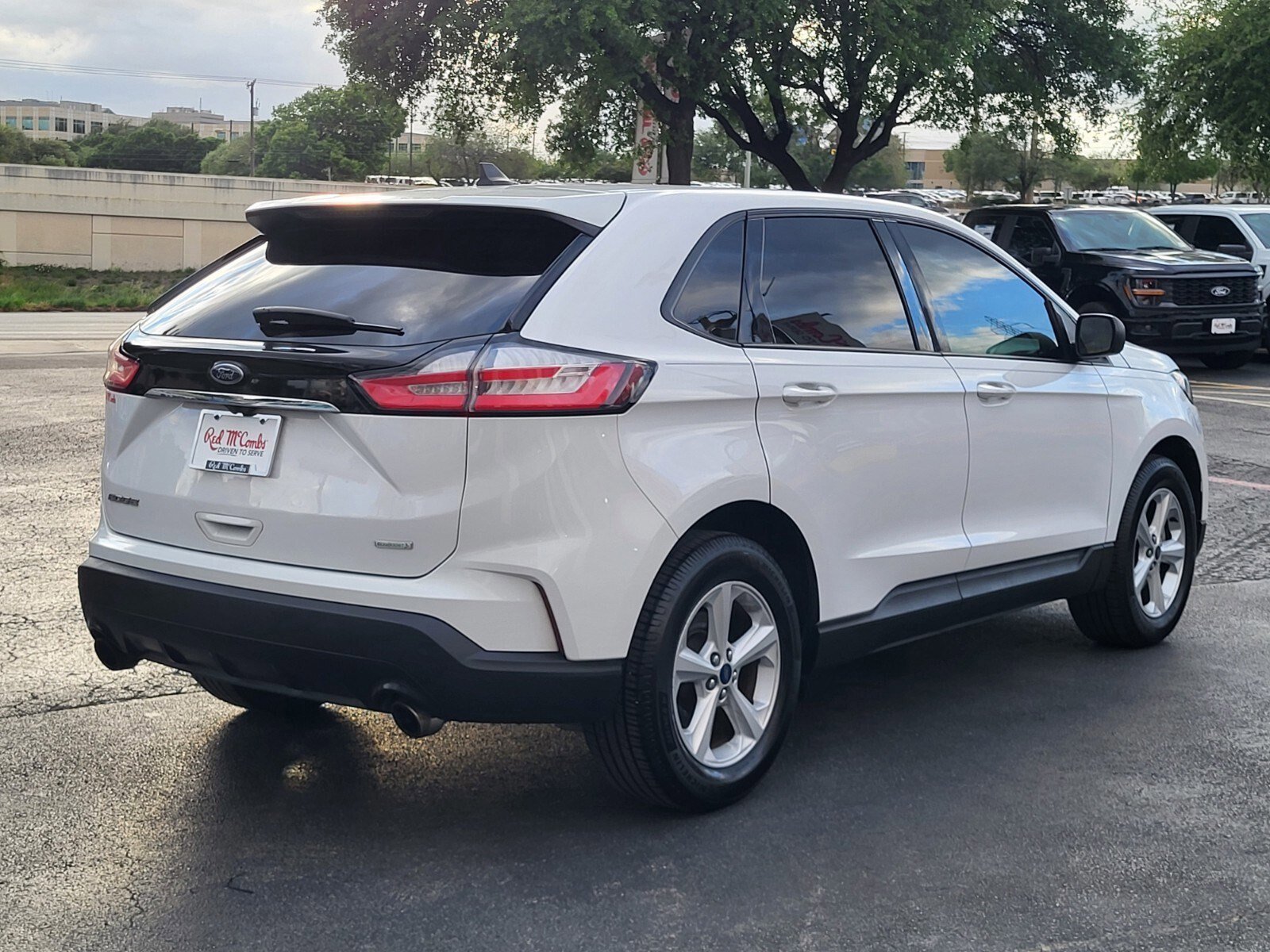 Certified 2020 Ford Edge SE image 3
