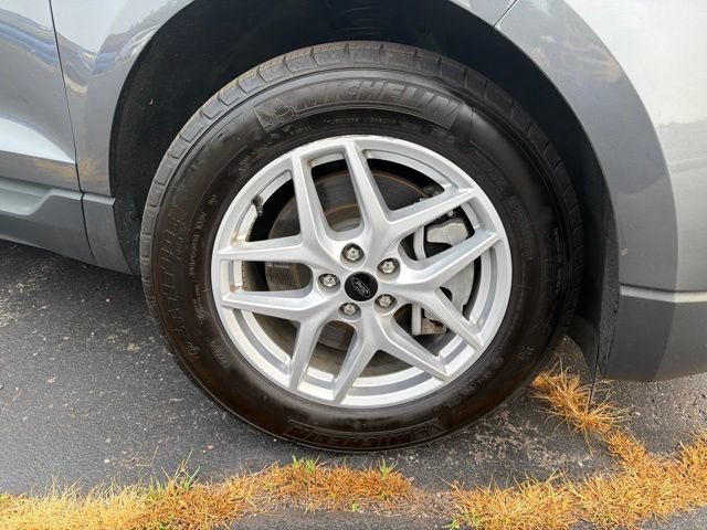 Certified 2024 Ford Edge SEL w/ Convenience Package AWD/4WD image 2