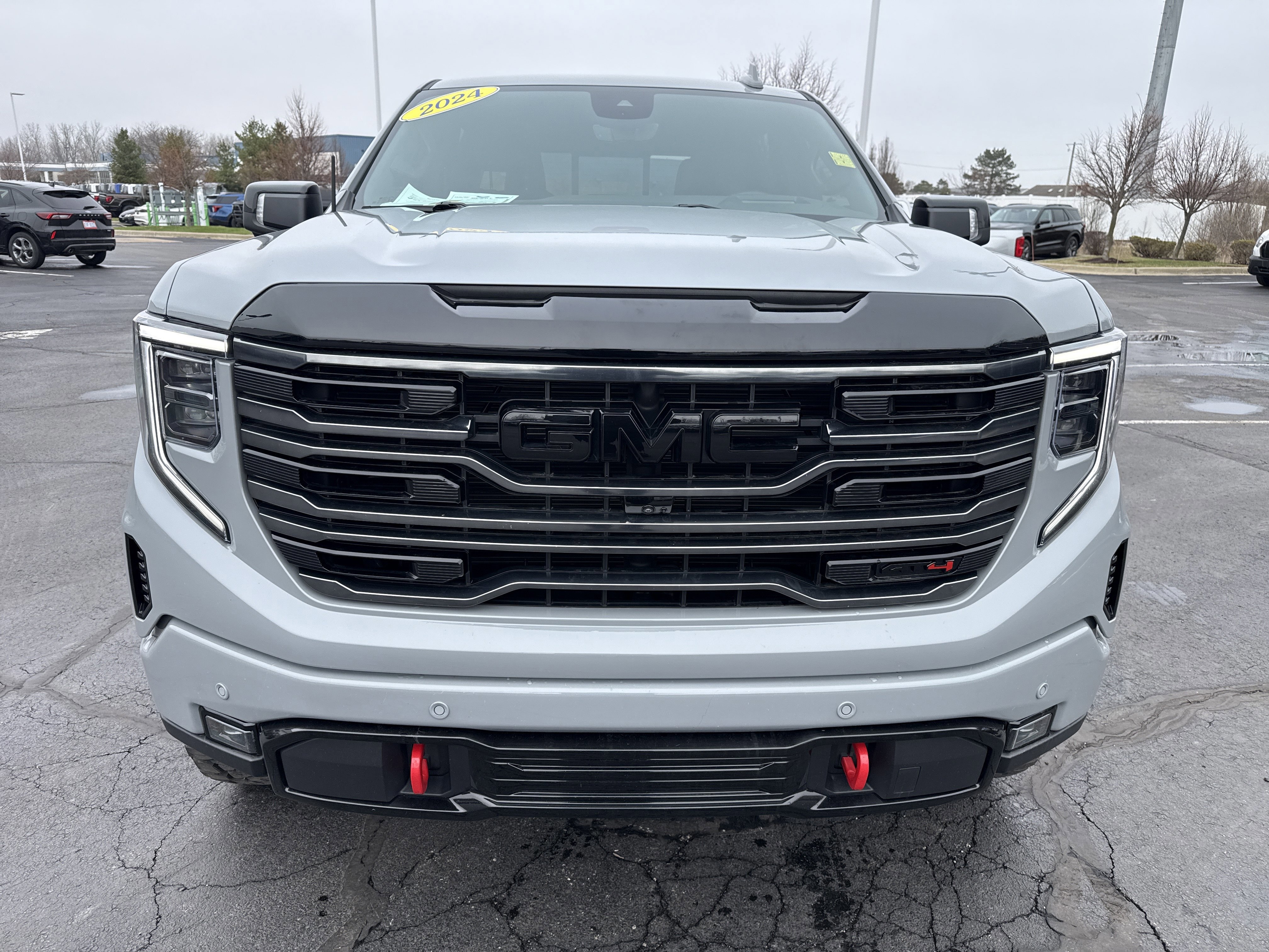 Used 2024 GMC Sierra 1500 AT4 w/ Technology Package image 9