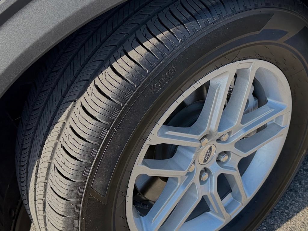 Certified 2025 Ford Explorer Active RWD image 13
